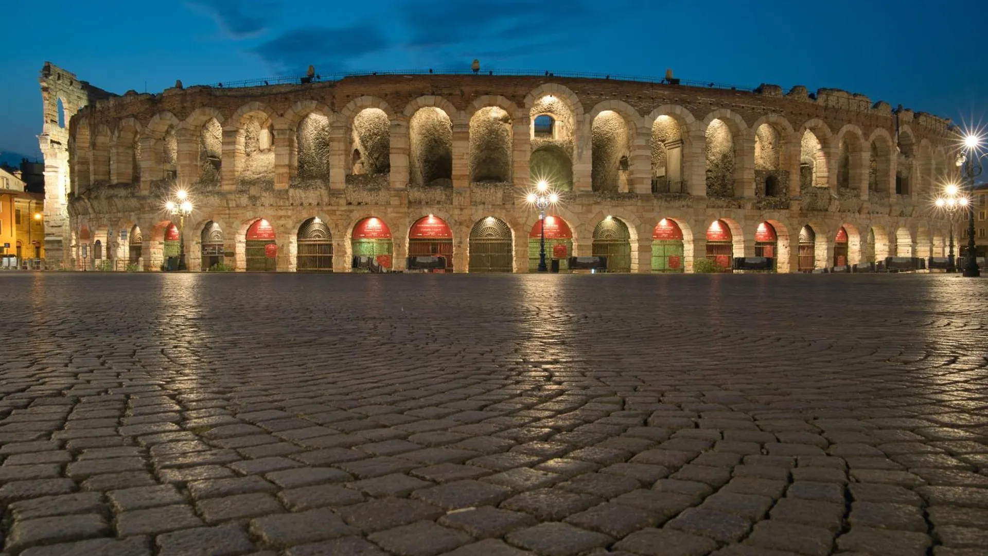 Corso Cavour Luxury Apartment Verona 0*,  Italy