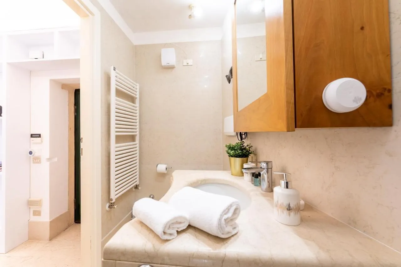 Corso Cavour Luxury Apartment Verona Italy